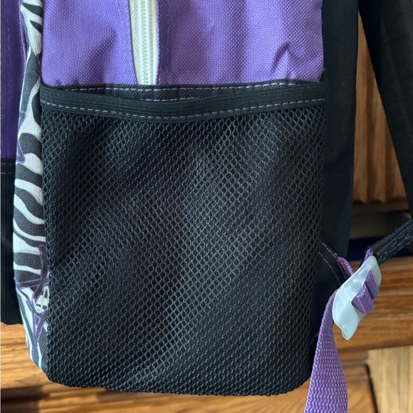 DISTINCTIVE BACKPACK with LOTS OF ROOM & LOTS OF STORAGE AREAS… - Picture 7 of 9